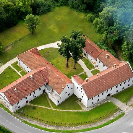 בית חווה Zamek W Dziegielowie *