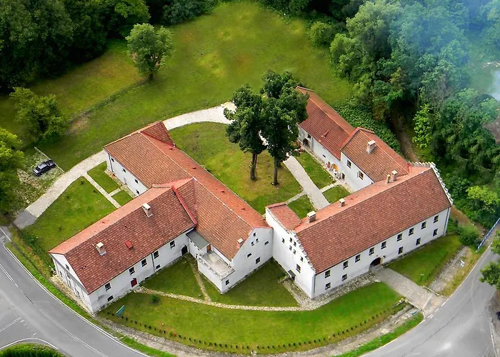 בית חווה Zamek W Dziegielowie *