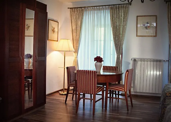 Zamek W Dziegielowie בית חווה *